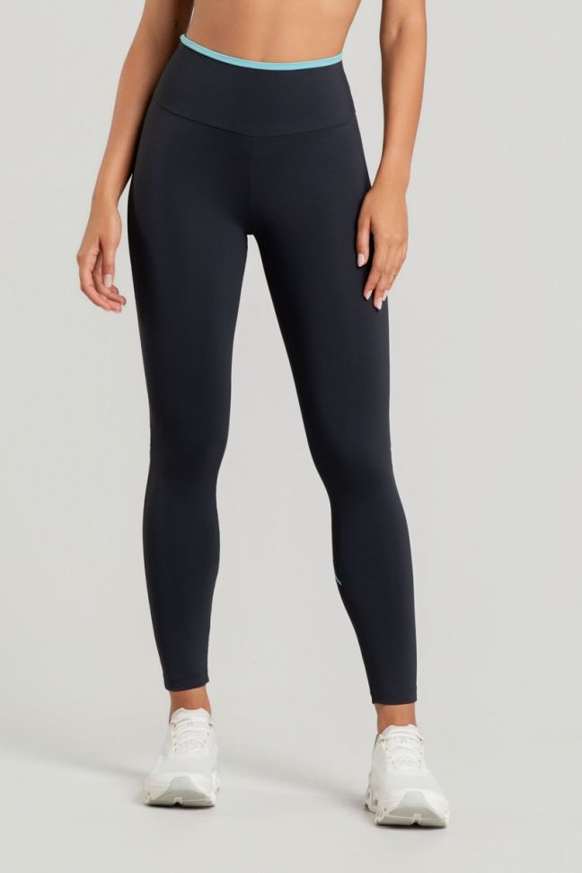 K5190-A_Calca_Legging_com_Bolso_e_Detalhes_Contrastantes_Preto__Brisa__Ref:_K5190-A