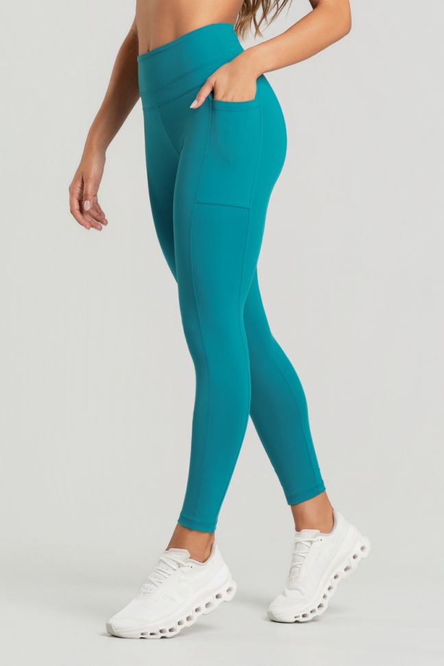K4716-D_Calca_Legging_com_Recorte_no_Cos_e_Bolsos_nas_Laterais_Acqua__Ref:_K4716-D