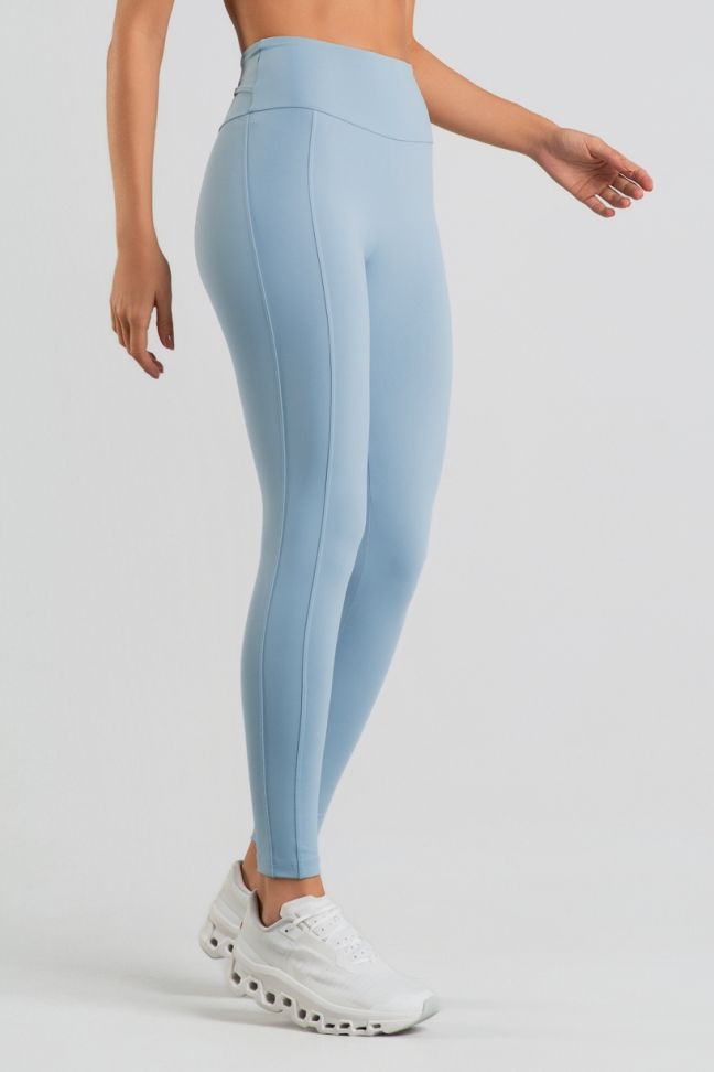 K5056-A_Calca_Legging_com_Recorte_e_Bolso_Amplo_no_Cos_Iris__Ref:_K5056-A