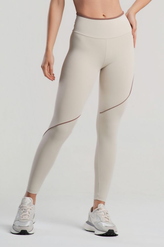K5078-B_Calca_Legging_com_Recortes_Assimetricos_Off-White__Canela__Ref:_K5078-B