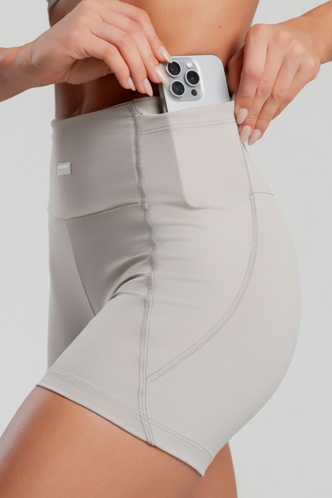 K4525-E_Short_com_Bolsos_nas_Laterais_Do_Cos_Duna__Ref:_K4525-E