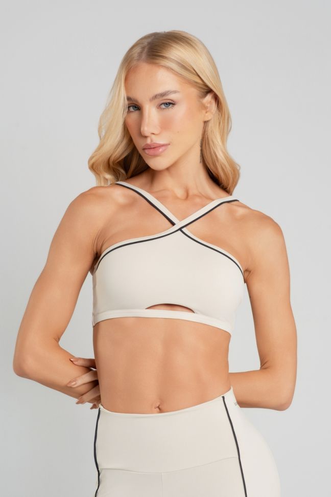 K5207-B_Top_com_Abertura_Frontal_e_Vivo_Contrastante_Off-White__Preto__Ref:_K5207-B
