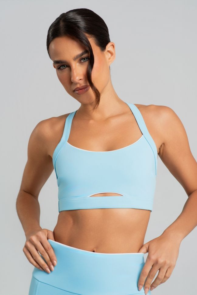 K5120-B_Top_com_Detalhes_Contrastantes_e_Abertura_Frontal_Azul_Ceu__Branco__Ref:_K5120-B