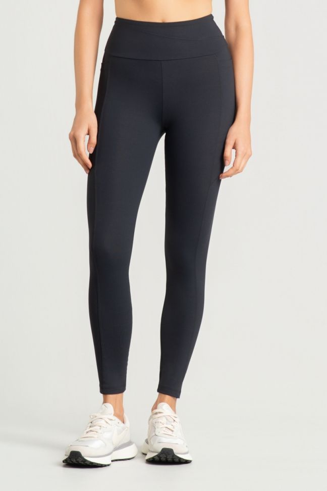 K5166-A_Calca_Legging_com_Bolsos_e_Recortes_no_Cos_Preto__Ref:_K5166-A