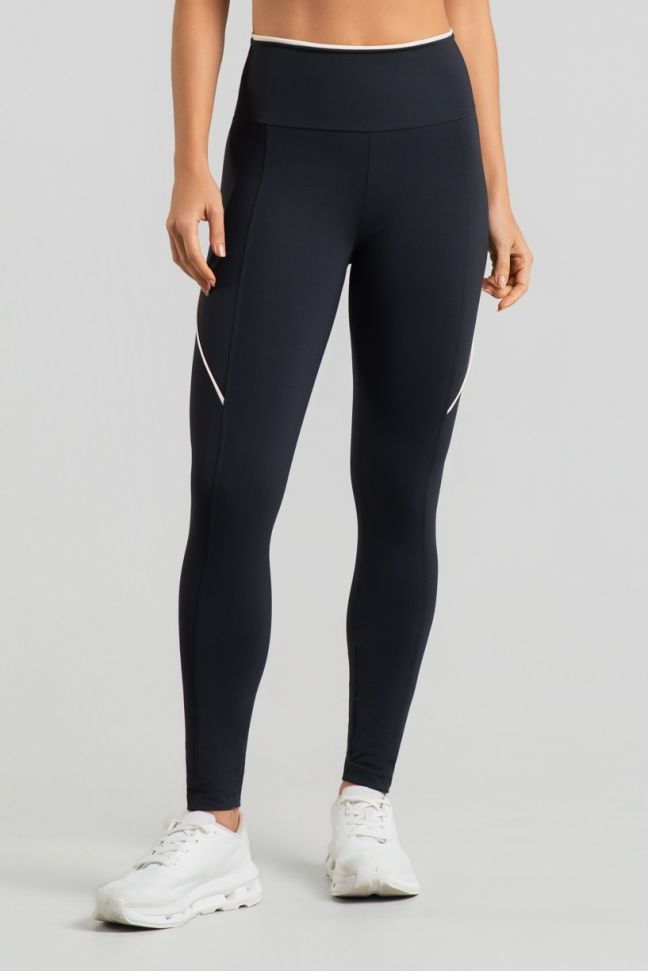 K5121-A_Calca_Legging_com_Detalhes_Contrastantes_e_Bolso_Preto__Vanilla__Ref:_K5121-A