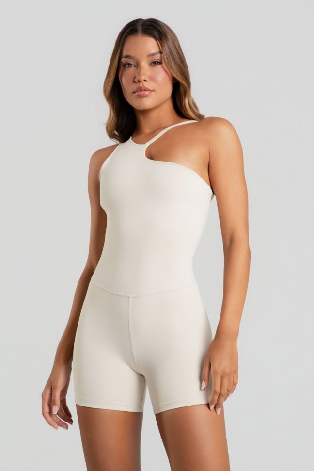 K5244-A_Macaquinho_Assimetrico_com_Decote_Alto_Off-White__Ref:_K5244-A