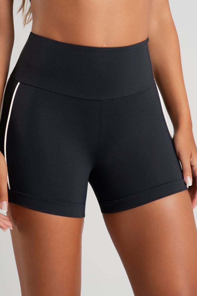 K5228-B_Short_com_Vivos_Contrastantes_Preto__Vanilla__Ref:_K5228-B