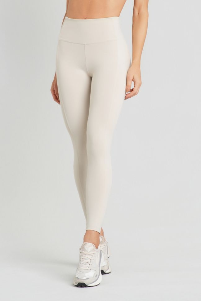 K4751-F_Calca_Legging_com_Bolsos_e_Recortes_Off-White__Ref:_K4751-F