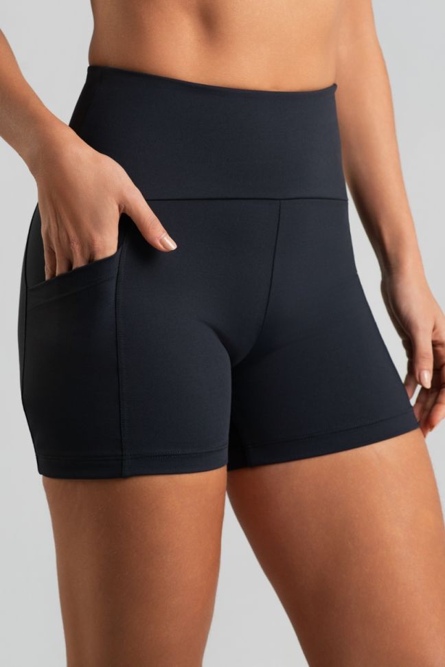 K5119-B_Short_com_Cos_Arredondado_e_Bolsos_Preto__Ref:_K5119-B