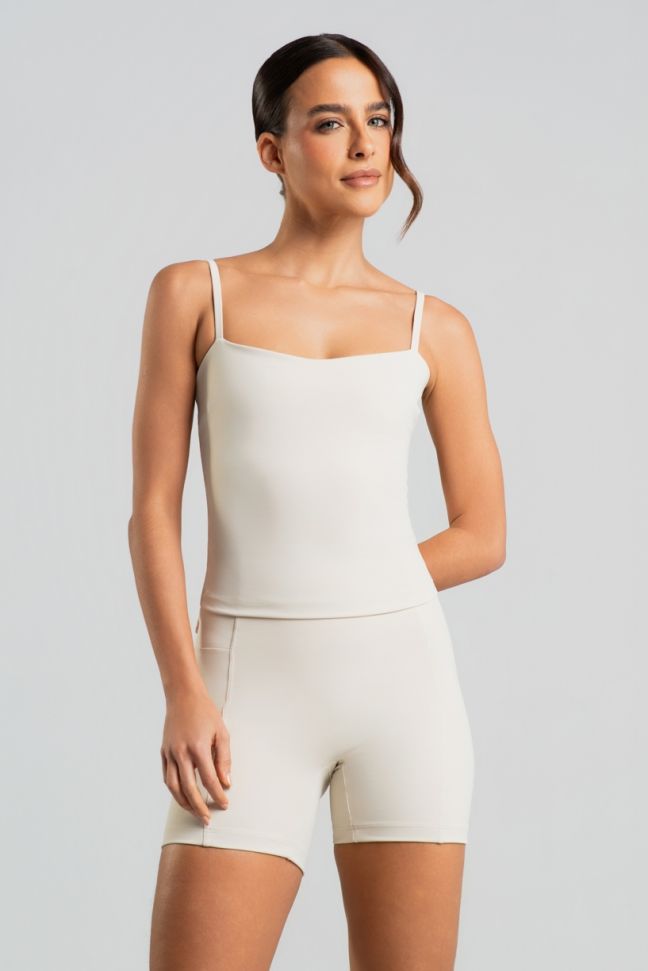 K5135-A_Top_Alongado_com_Decote_Reto_e_Abertura_nas_Costas_Off-White__Ref:_K5135-A