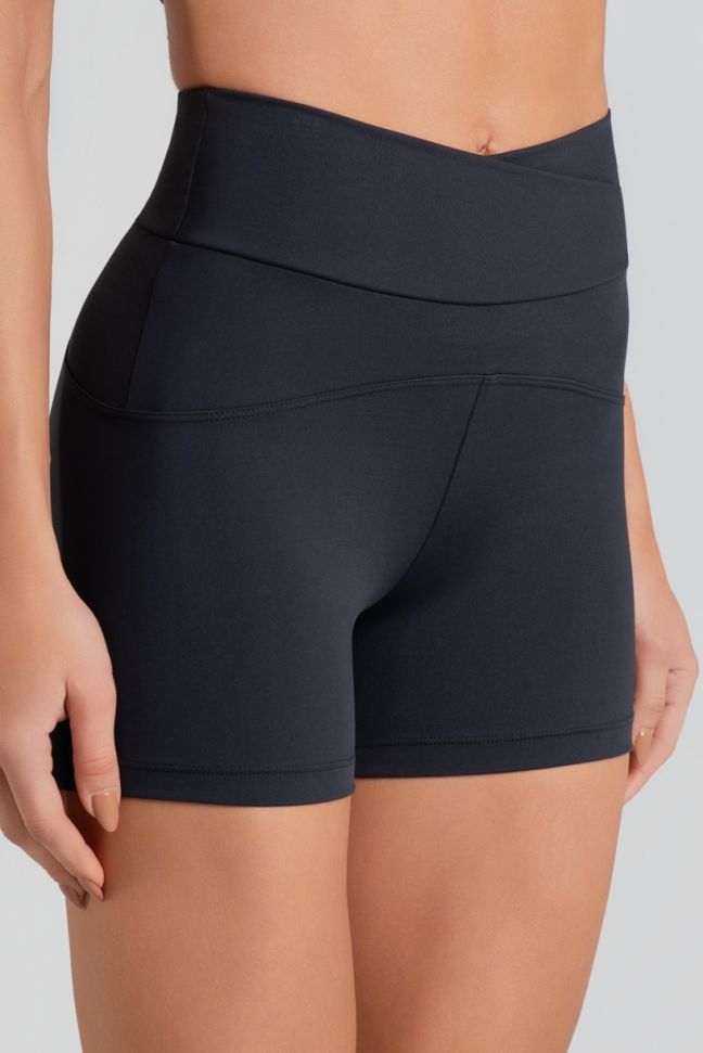 K5212-A_Short_com_Cos_Estreito_Transpassado_Preto__Ref:_K5212-A