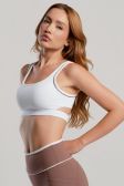 Top com Cós Vazado e Detalhe de Vivo Contrastante (Branco / Canela) | Ref: K5071-A