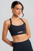 Top com Detalhes Contrastantes e Abertura Frontal (Preto / Vanilla) | Ref: K5120-A