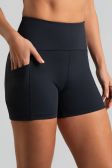 Short com Cós Arredondado e Bolsos (Preto) | Ref: K5119-B