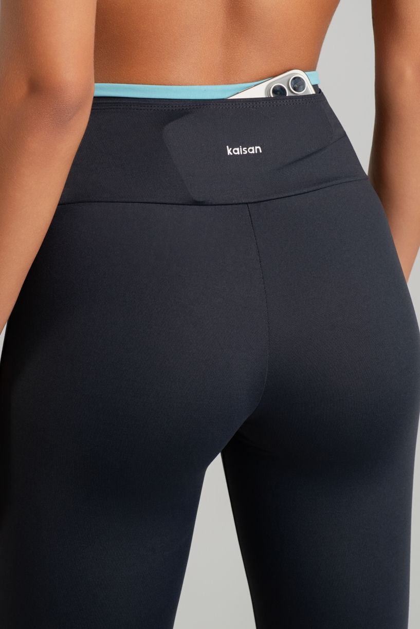 K5190-A_Calca_Legging_com_Bolso_e_Detalhes_Contrastantes_Preto__Brisa__Ref:_K5190-A