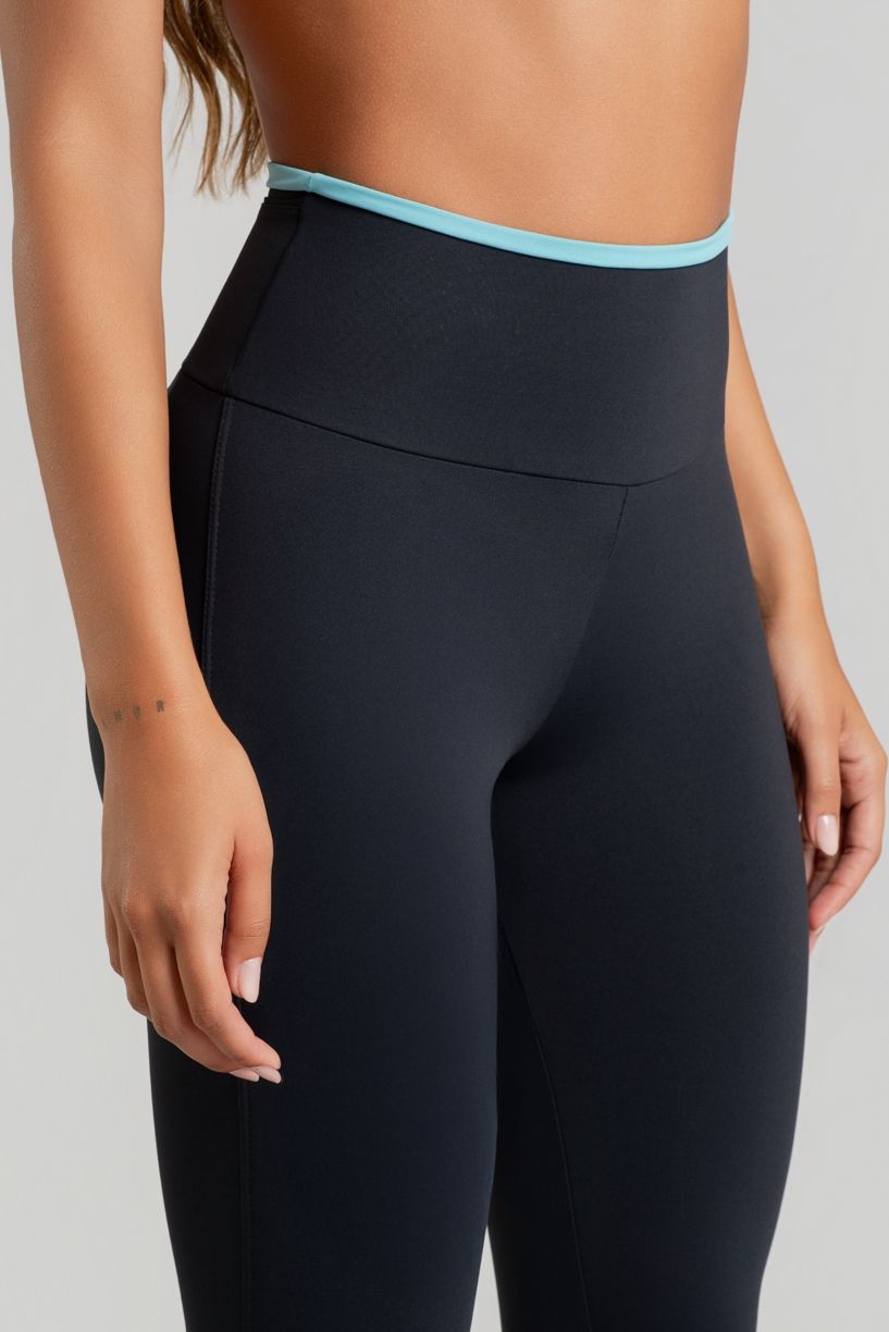 K5190-A_Calca_Legging_com_Bolso_e_Detalhes_Contrastantes_Preto__Brisa__Ref:_K5190-A