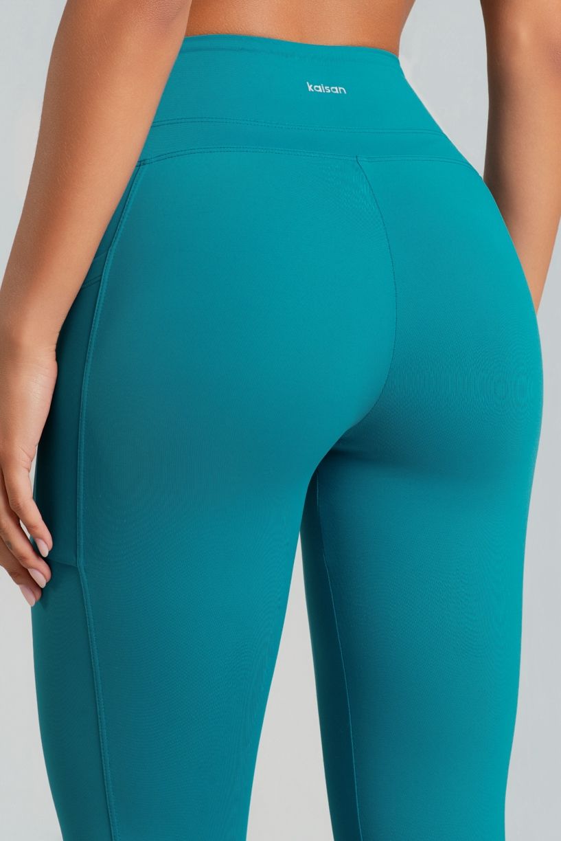 K4716-D_Calca_Legging_com_Recorte_no_Cos_e_Bolsos_nas_Laterais_Acqua__Ref:_K4716-D