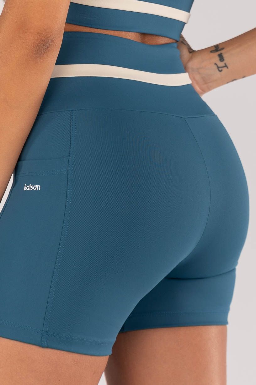 K4634-C_Short_com_Recorte_no_Cos_e_Bolsos_Azul_Petroleo__Off-White__Ref:_K4634-C