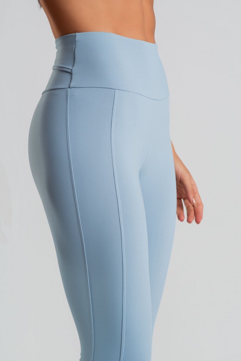 K5056-A_Calca_Legging_com_Recorte_e_Bolso_Amplo_no_Cos_Iris__Ref:_K5056-A