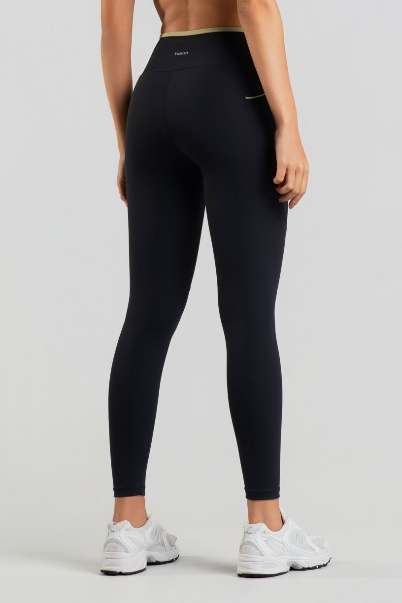 K5053-B_Calca_Legging_com_Bolsos_e_Detalhes_Contrastantes_Preto__Lemon__Ref:_K5053-B