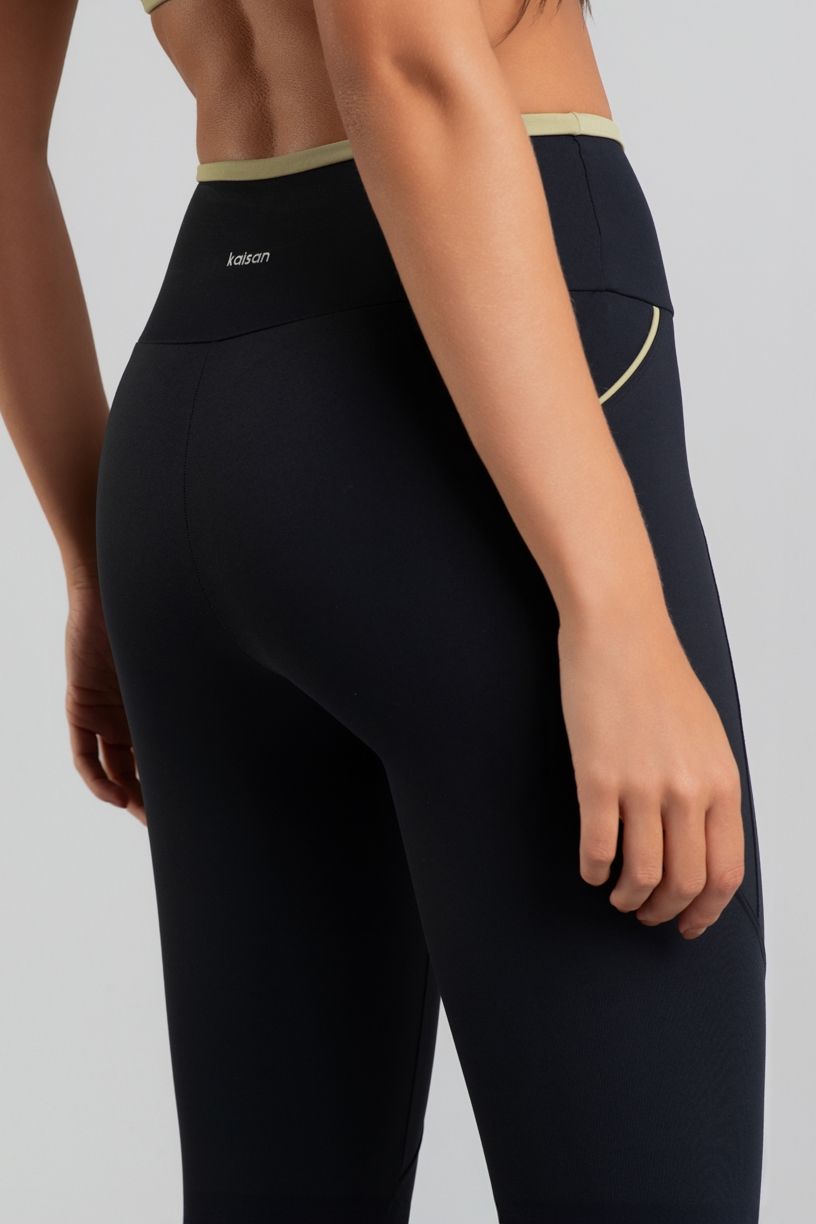 K5053-B_Calca_Legging_com_Bolsos_e_Detalhes_Contrastantes_Preto__Lemon__Ref:_K5053-B
