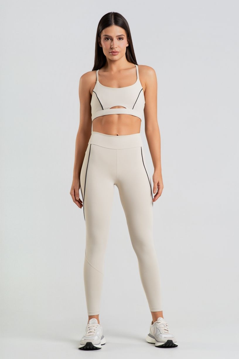K5046-B_Top_com_Abertura_Frontal_e_Vivos_Contrastantes_Off-White__Preto__Ref:_K5046-B