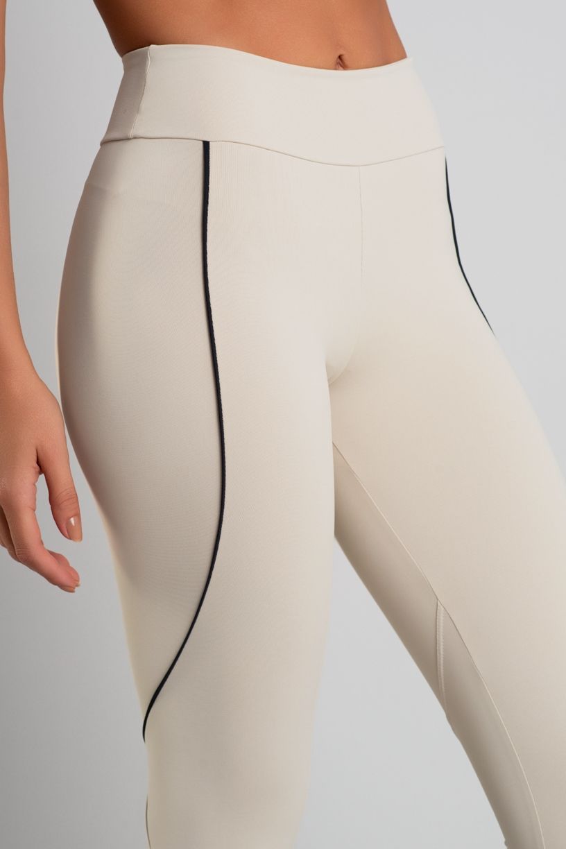 K5047-B_Calca_Legging_com_Cos_Estreito_e_Vivos_Contrastantes_Off-White__Preto__Ref:_K5047-B