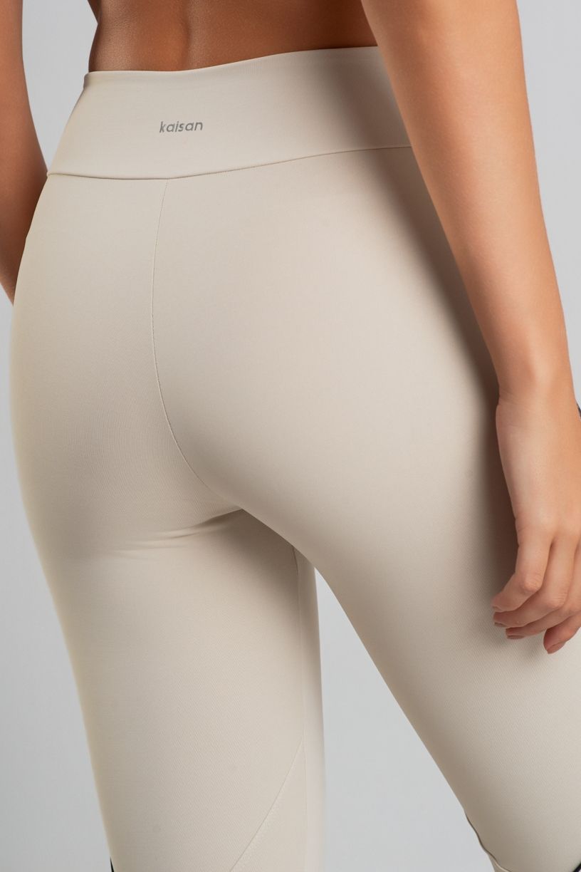 K5047-B_Calca_Legging_com_Cos_Estreito_e_Vivos_Contrastantes_Off-White__Preto__Ref:_K5047-B