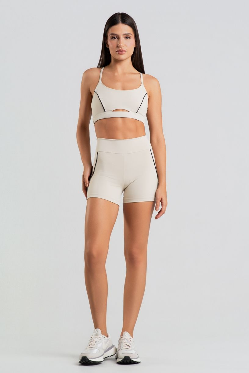 K5048-B_Short_com_Cos_Estreito_e_Vivos_Contrastantes_Off-White__Preto__Ref:_K5048-B