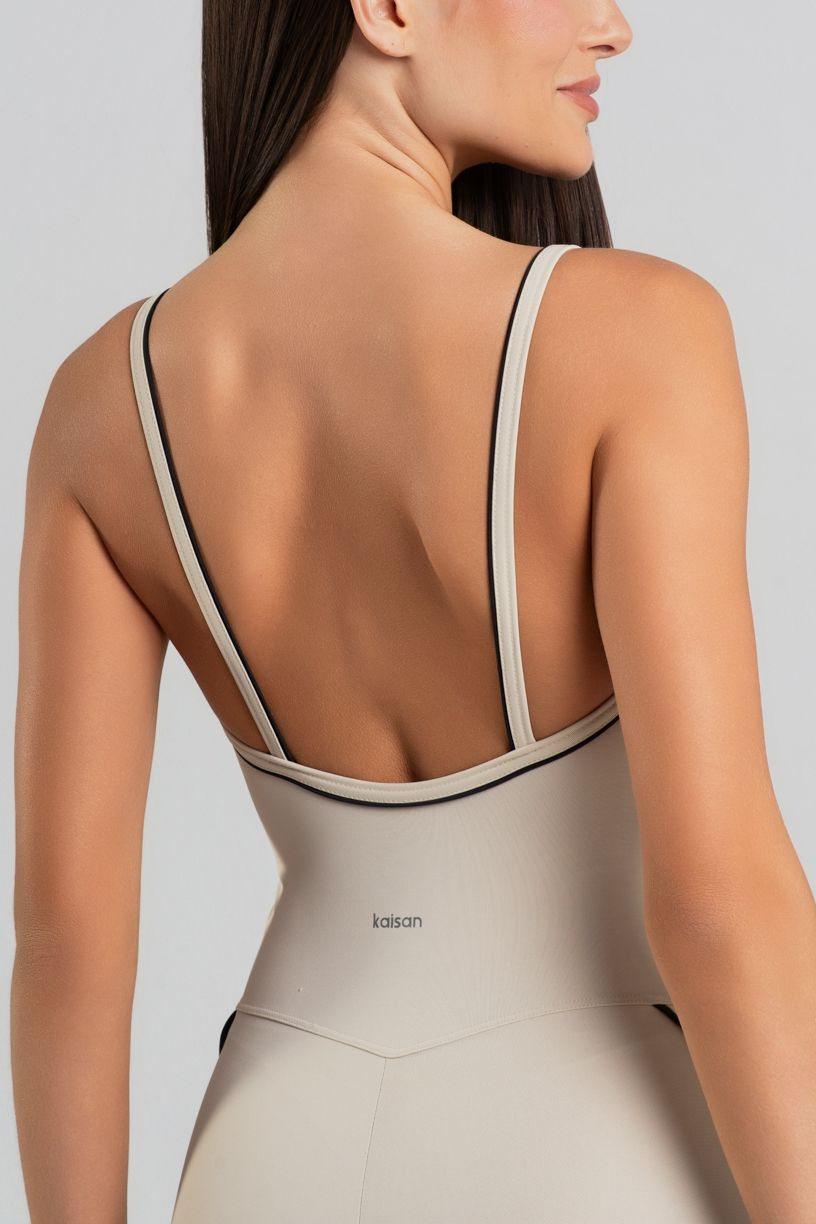 K5058-B_Macaquinho_com_Alcas_Largas_e_Vivo_Contrastante_Off-White__Preto__Ref:_K5058-B