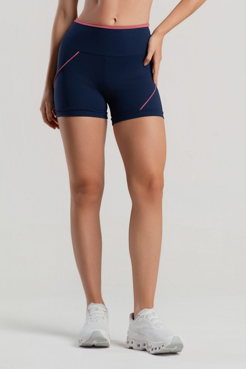 K5079-A_Short_com_Recortes_Assimetricos_Azul_Marinho__Hibisco__Ref:_K5079-A