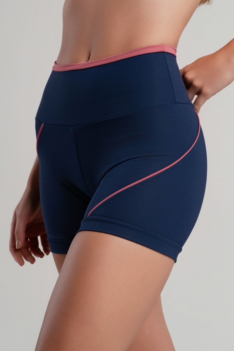 K5079-A_Short_com_Recortes_Assimetricos_Azul_Marinho__Hibisco__Ref:_K5079-A
