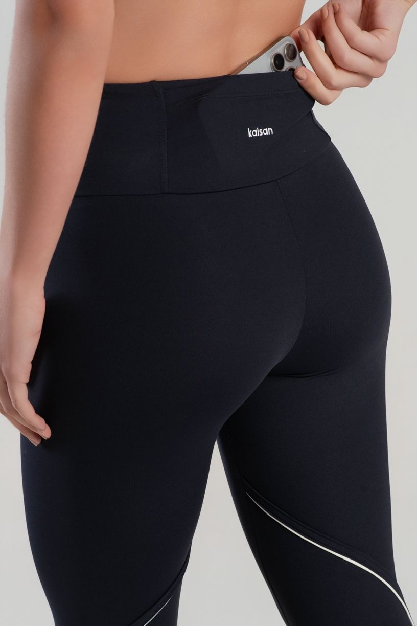 K5069-A_Calca_Legging_com_Bolso_no_Cos_e_Chapado_com_Vivo_Contrastante_Preto__Vanilla__Ref:_K5069-A