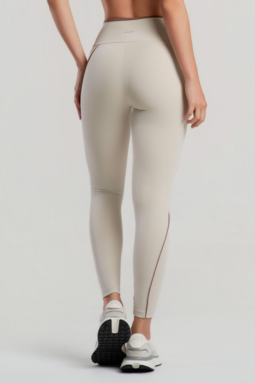 K5078-B_Calca_Legging_com_Recortes_Assimetricos_Off-White__Canela__Ref:_K5078-B