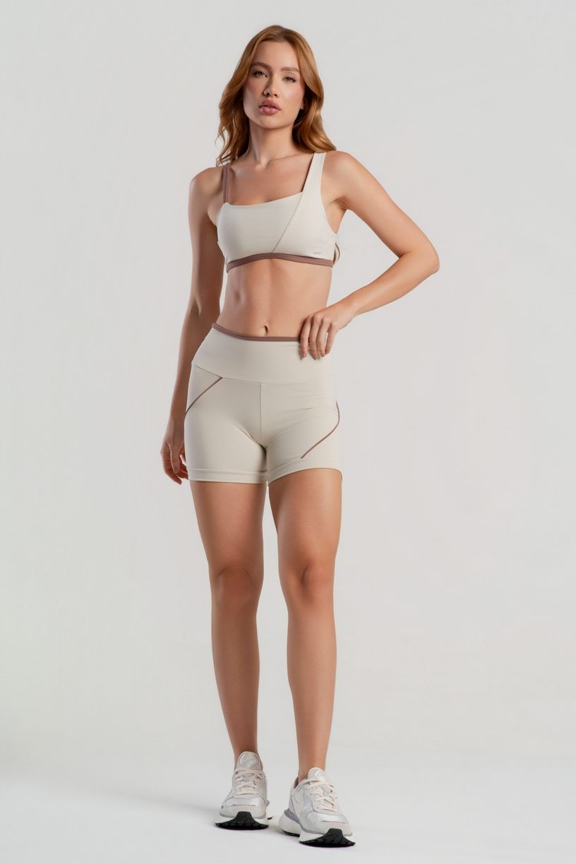 K5079-B_Short_com_Recortes_Assimetricos_Off-White__Canela__Ref:_K5079-B