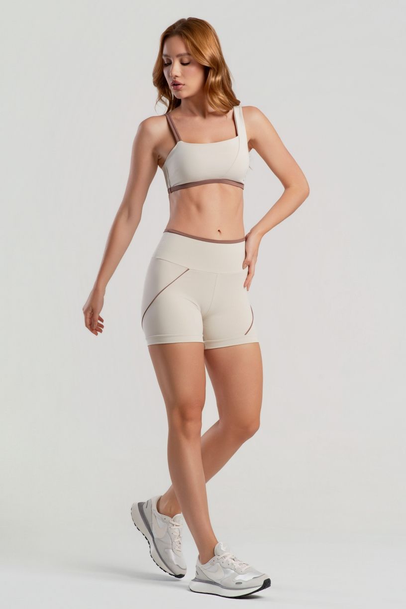 K5079-B_Short_com_Recortes_Assimetricos_Off-White__Canela__Ref:_K5079-B