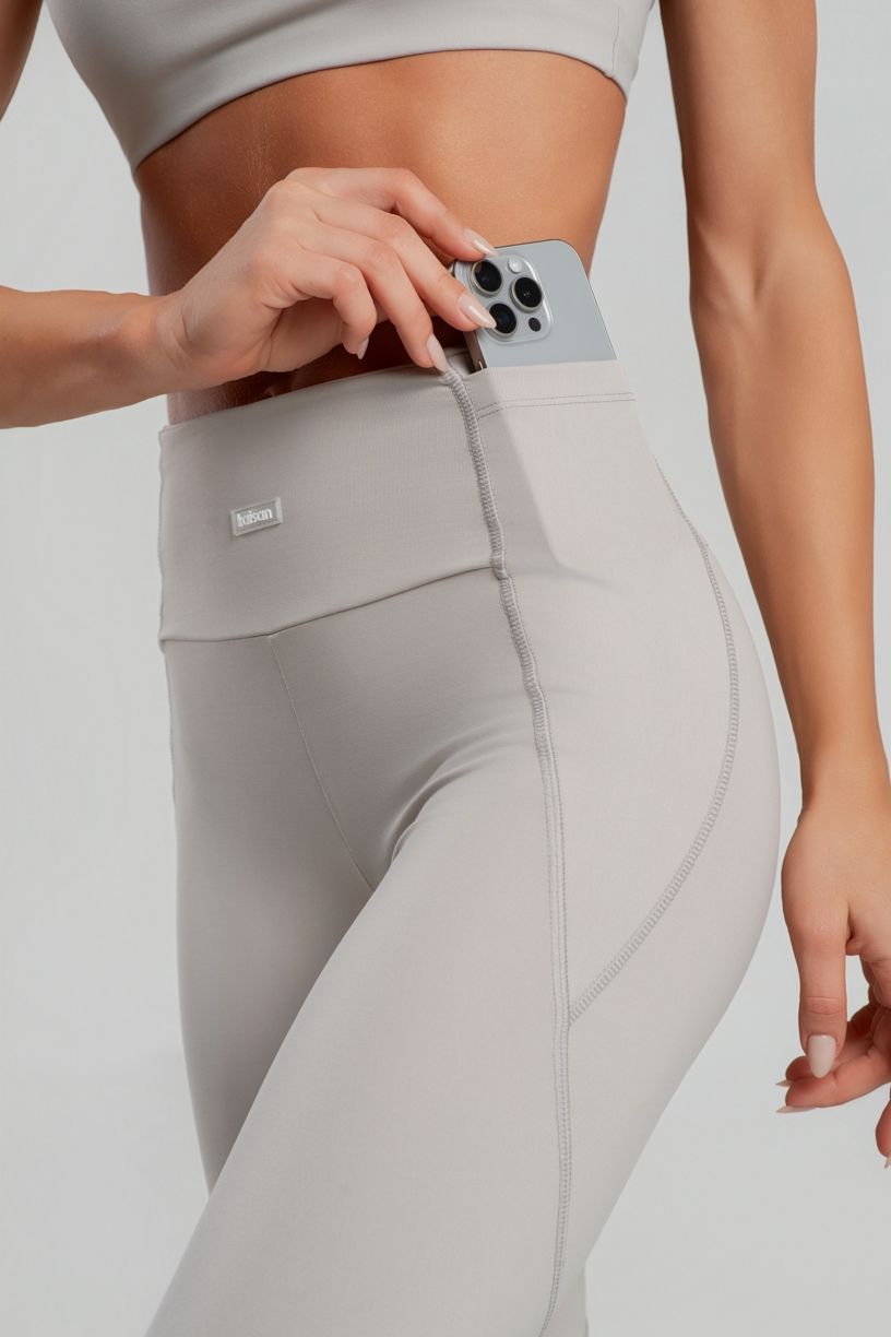 K4524-E_Calca_Legging_com_Bolsos_nas_Laterais_Do_Cos_Duna__Ref:_K4524-E