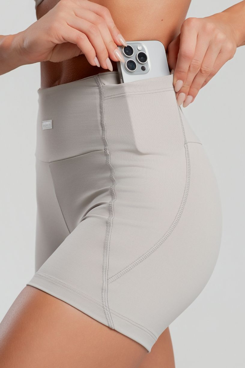 K4525-E_Short_com_Bolsos_nas_Laterais_Do_Cos_Duna__Ref:_K4525-E