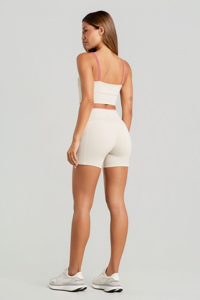 K5182-A_Short_com_Bolsos_e_Detalhe_Contrastante_Off-White__Hibisco__Ref:_K5182-A