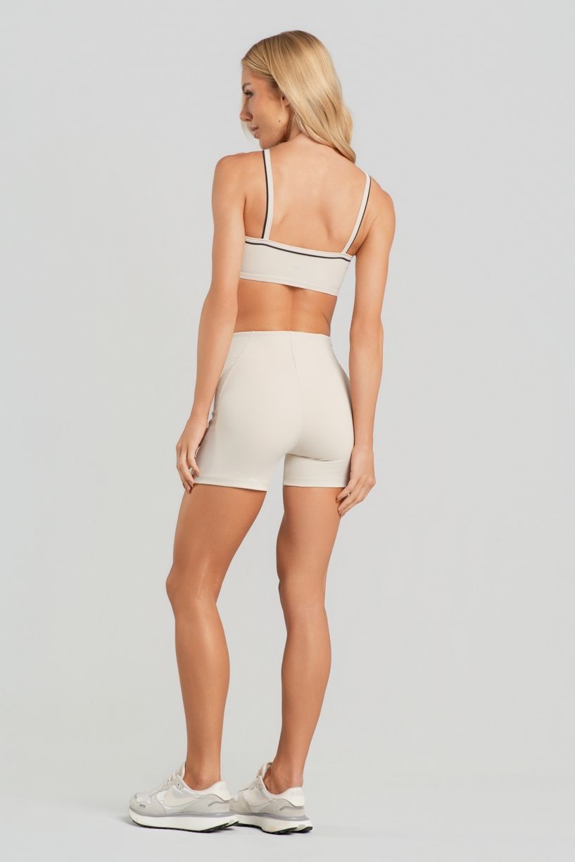 K5209-B_Short_com_Recortes_e_Vivo_Contrastante_Off-White__Preto__Ref:_K5209-B