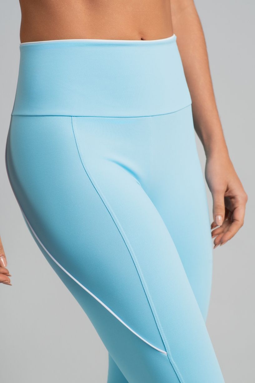 K5121-B_Calca_Legging_com_Detalhes_Contrastantes_e_Bolso_Azul_Ceu__Branco__Ref:_K5121-B