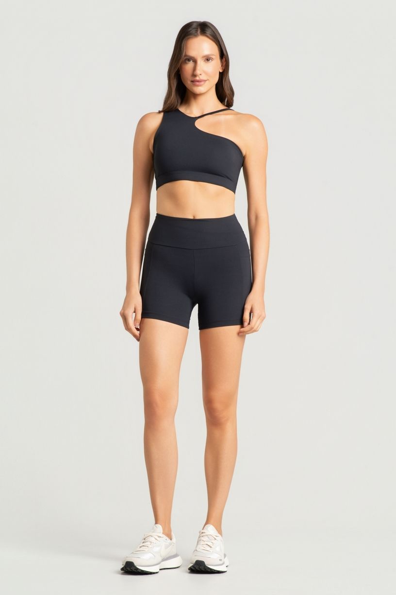 K5167-A_Short_com_Bolsos_e_Recorte_no_Cos_Preto__Ref:_K5167-A