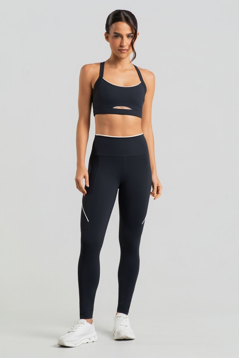 K5121-A_Calca_Legging_com_Detalhes_Contrastantes_e_Bolso_Preto__Vanilla__Ref:_K5121-A