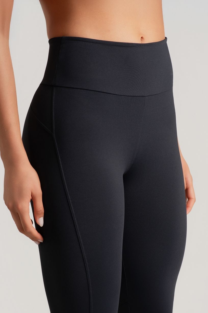 K5140-B_Calca_Legging_com_Recortes_e_Vivo_Contrastante_Preto__Vanilla__Ref:_K5140-B