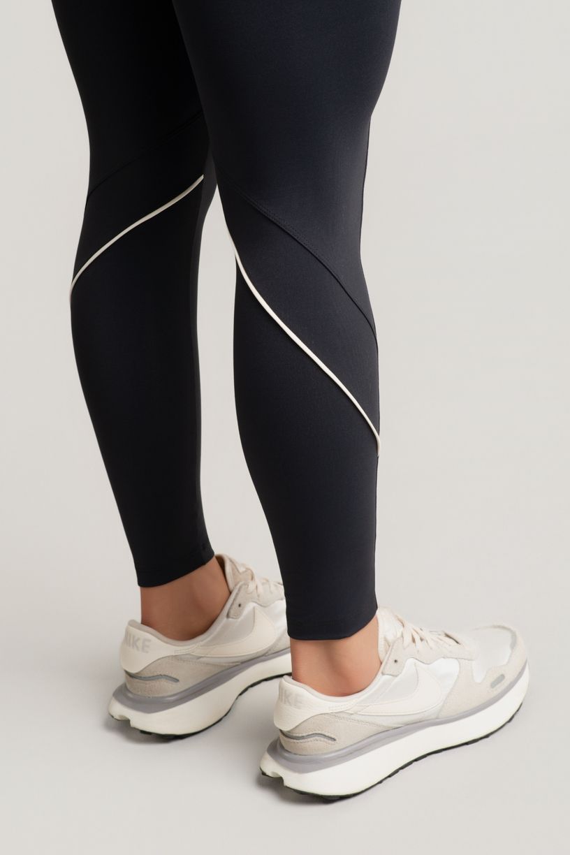 K5140-B_Calca_Legging_com_Recortes_e_Vivo_Contrastante_Preto__Vanilla__Ref:_K5140-B