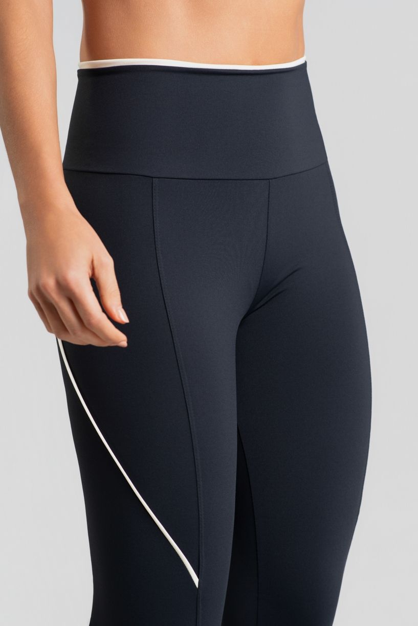 K5121-A_Calca_Legging_com_Detalhes_Contrastantes_e_Bolso_Preto__Vanilla__Ref:_K5121-A