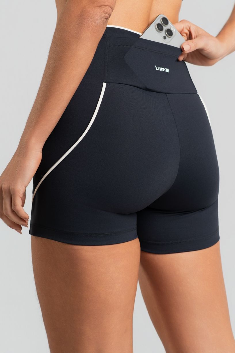 K5122-A_Short_com_Detalhes_Contrastantes_e_Bolso_Preto__Vanilla__Ref:_K5122-A
