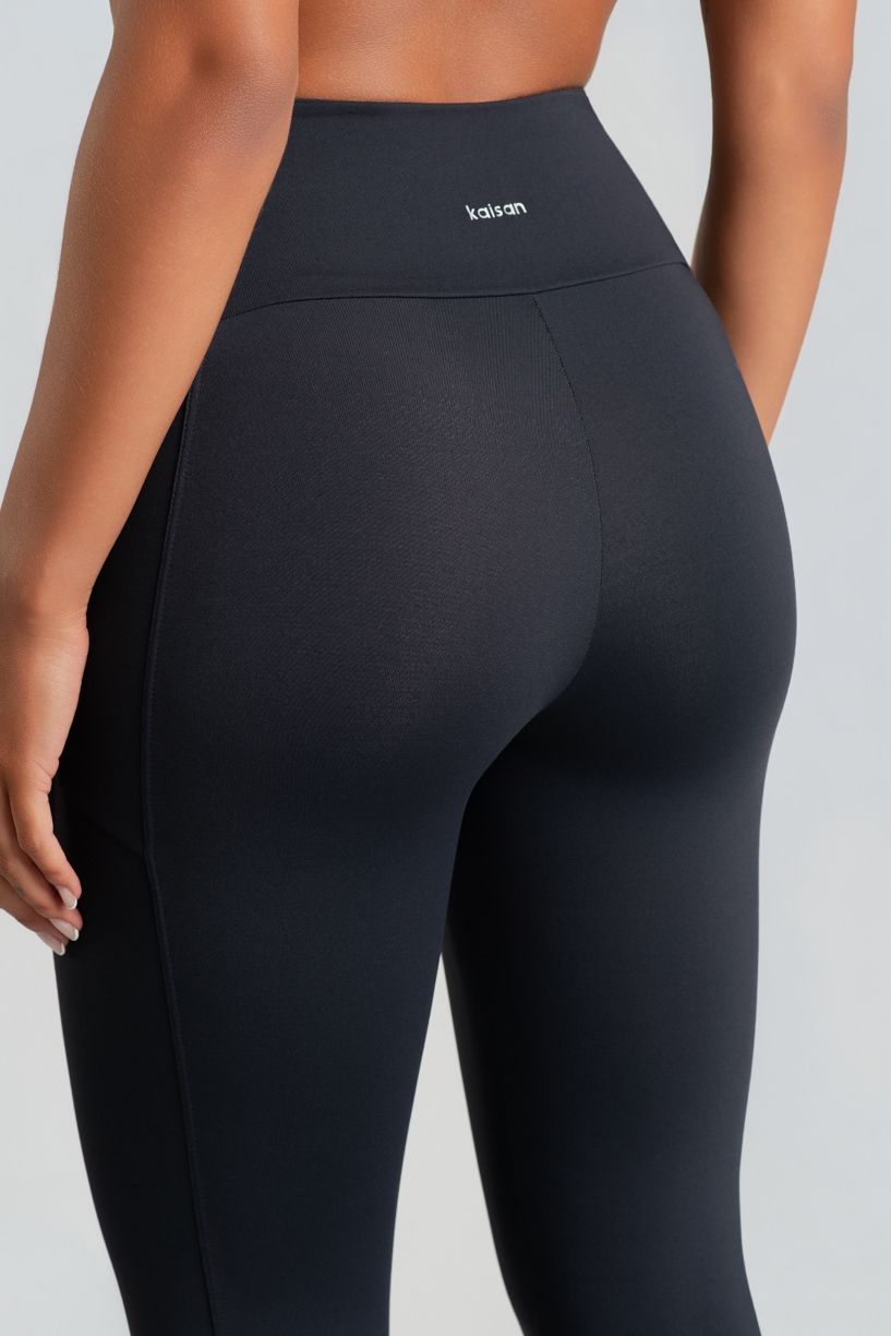 K5237-B_Calca_Legging_sem_Cos_Aparente_com_Bolsos_Preto__Ref:_K5237-B