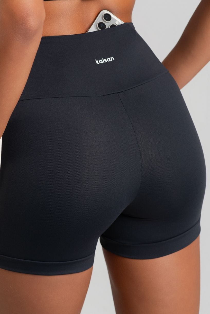 K5228-B_Short_com_Vivos_Contrastantes_Preto__Vanilla__Ref:_K5228-B