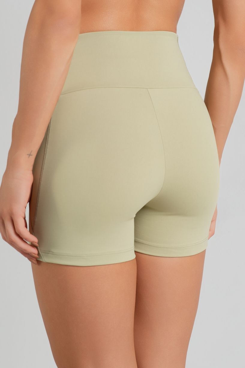 K4525-F_Short_com_Bolsos_nas_Laterais_Do_Cos_Lemon__Ref:_K4525-F